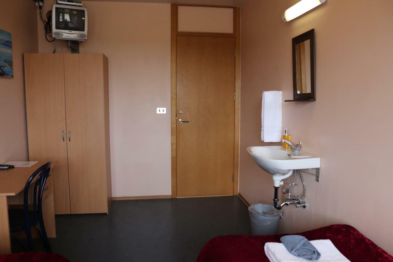 Hotel Hvitserkur Hvammstangi Bagian luar foto