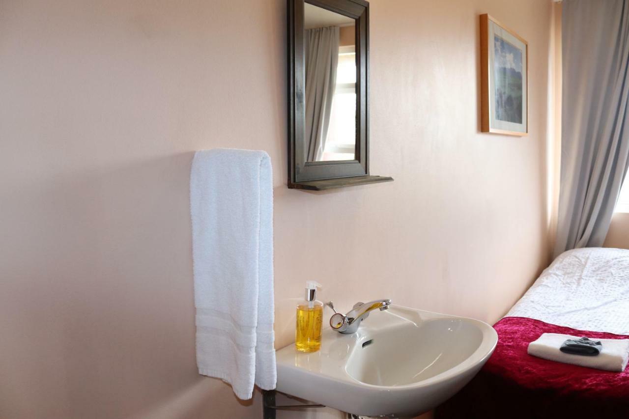 Hotel Hvitserkur Hvammstangi Bagian luar foto